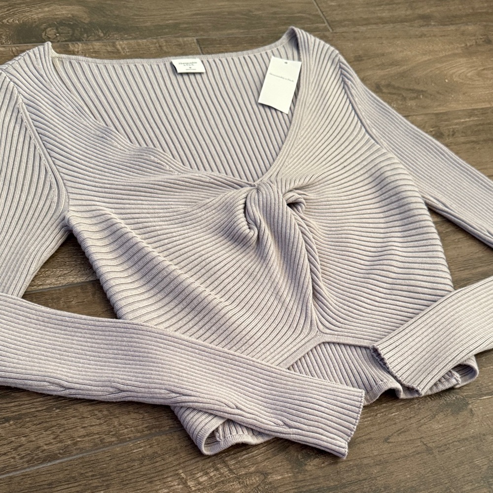 Abercrombie & Fitch NWT V-Neck Cropped Sweater